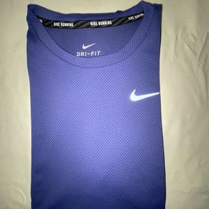 Nike Dri-FIT Men's Long-Sleeve Training T-Shirt (Curved Hem)